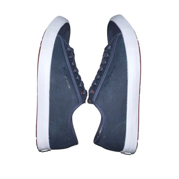 Athletic_Shoes